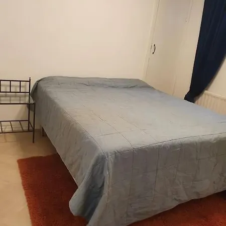 4H+Keittioe Omalla Sisaeaenkaeynnillae Apartment Tampere